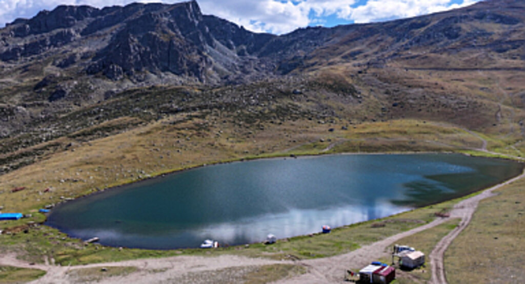 Trabzon'un Krater Gölleri, Sonbaharda Doğa Tutkunlarını Ağırlamaya Devam Ediyor