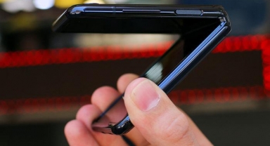 Daha ucuza katlanabilir telefon geliyor! İşte fiyatı