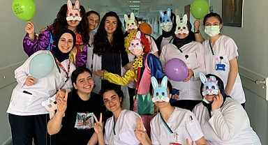 Ebelik Bölümü Öğrencileri Hastanede Yatan Çocuklarla Stres Attı