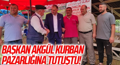 Salıpazarı Belediye Başkanı Halil Akgül pazarı gezdi, kurban pazarlığına tutuştu