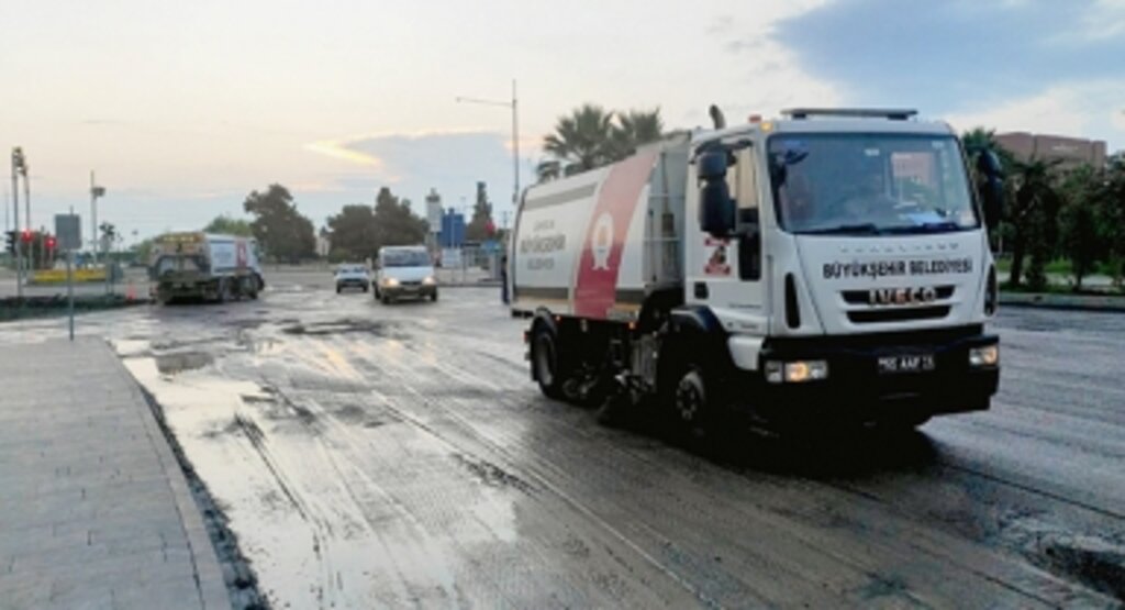 Cumhuriyet Meydanı'na yeni asfalt
