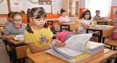 Karabük'te öğrencilere 227 bin yardımcı kaynak kitabı dağıtıldı