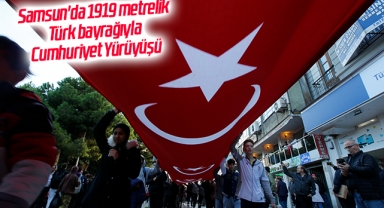 Samsun'da 1919 metrelik Türk bayrağıyla Cumhuriyet Yürüyüşü