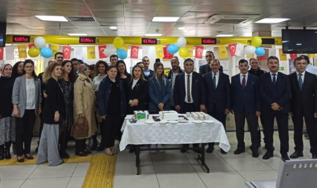 Samsun'da PTT'nin 182'inci müşterisine yıl dönümü hediyesi verildi
