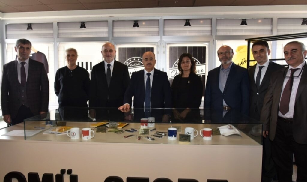 Vali Dağlı ve Rektör Ünal, Topluluk Stantlarını ve Yaşam Merkezini ziyaret etti
