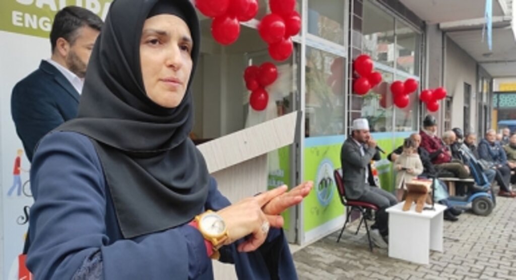 Dünya Engelliler Günü'nde okunan Kur'an-Kerim ve ilahiler işaret diliyle anlatıldı