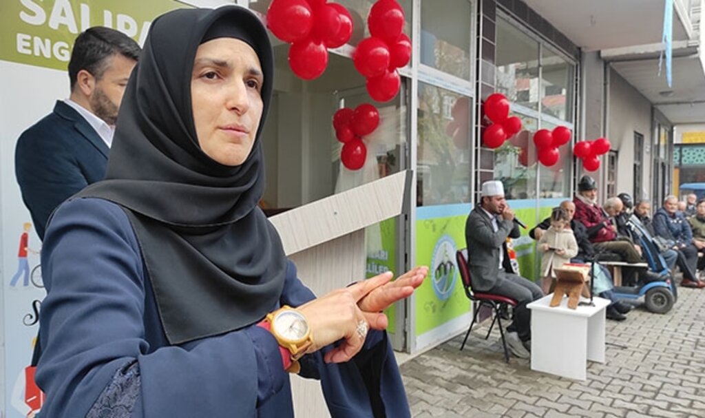 Dünya Engelliler Günü'nde okunan Kur'an-Kerim ve ilahiler işaret diliyle anlatıldı