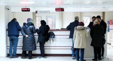 Yılın son gününde SGK merkezlerinde EYT mesaisi