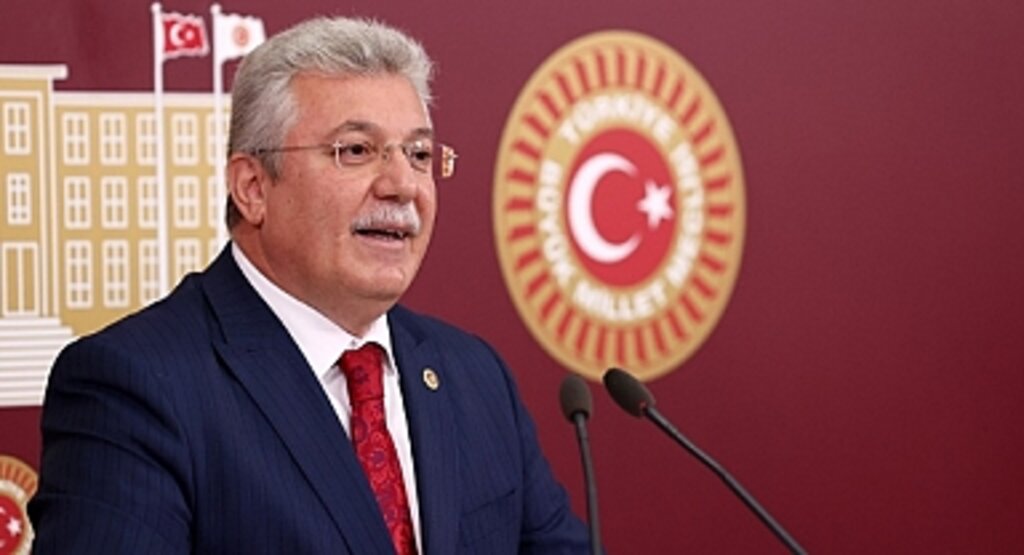 AK Parti'li Akbaşoğlu, EYT'ye ilişkin kanun teklifini pazartesi günü TBMM'ye sunacaklarını açıkladı