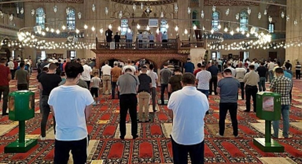 Cuma Namazı Nasıl Kılınır? Kaç Rekat? Nasıl Niyet Edilir? Diyanet'e Göre Adım Adım Cuma Namazı Kılınışı