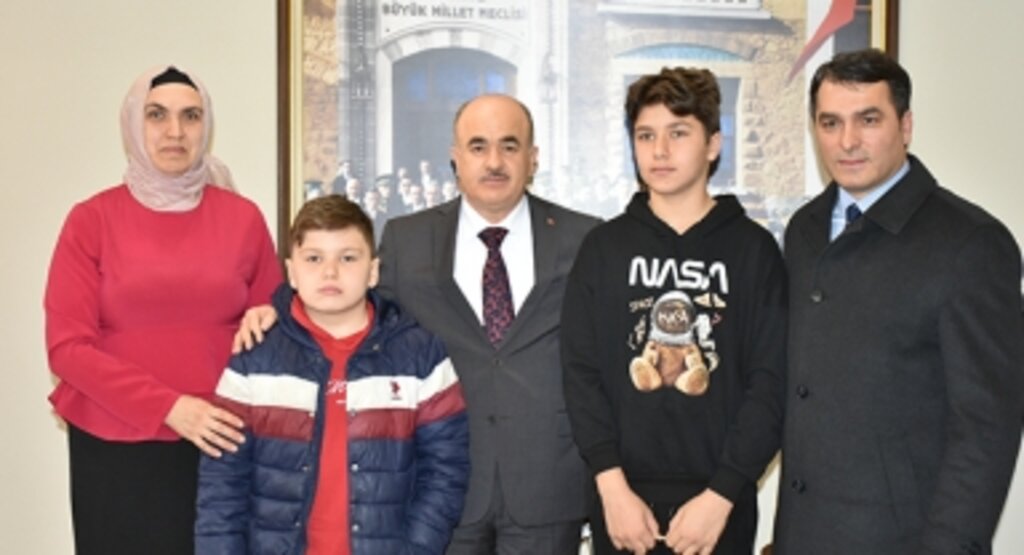 Samsun Valisi Zülkif Dağlı hurma soyma makinesi yapan