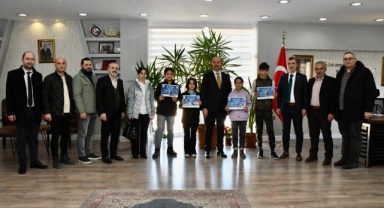 Terme Belediyesi en çok kitap okuyan öğrencileri ödüllendirdi