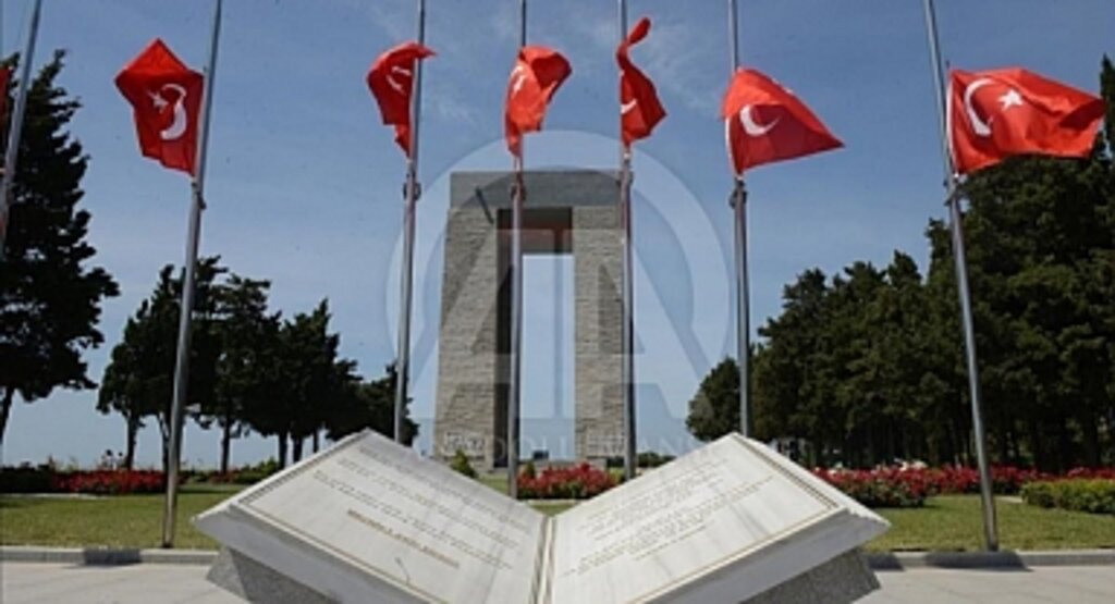 Bayraklar neden yarıya indi? Bayraklar neden yarıya indirildi?