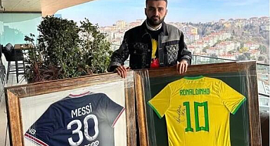 CZN Burak, Messi ve Ronaldinho imzalı formalarını sattı