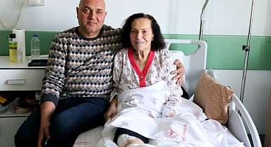 Enkazdan 3 gün sonra kurtarılan kadın eşini kaybetmenin üzüntüsünü yaşıyor