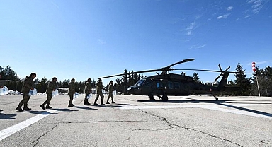 Gaziantep'te depremzedelere askeri helikopterlerle yardım malzemesi ulaştırıldı