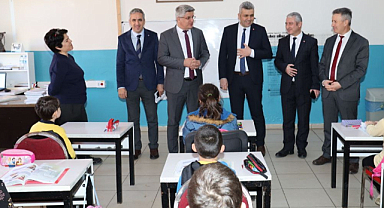 Samsun'da dersbaşı yapan depremzede öğrencilere moral ziyareti