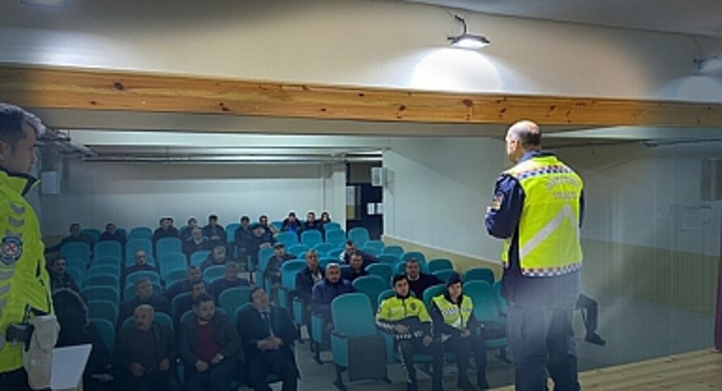 Samsun Salıpazarı'da emniyet ve jandarmadan okul servis sürücülerine eğitim