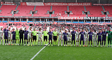Samsunspor ile 52 Orduspor FK, depremzedelere destek maçında karşılaştı
