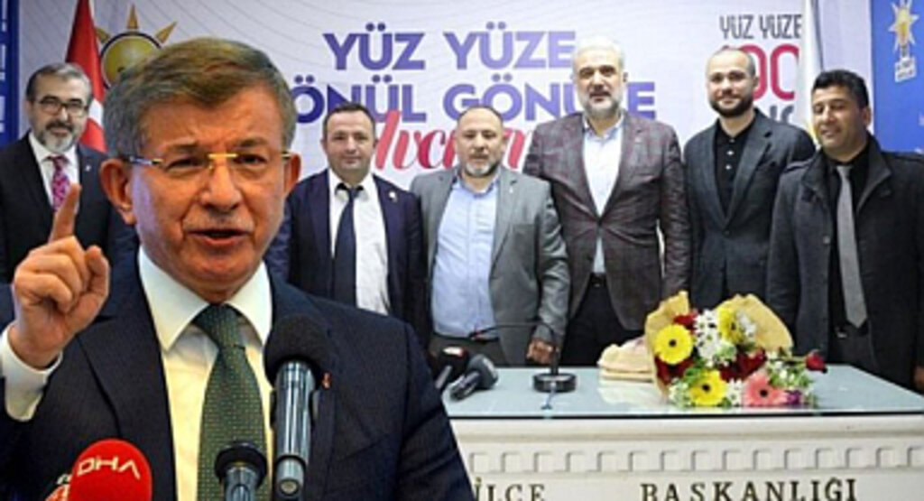 Gelecek Partisi'nde neler oluyor? İlçe başkanı istifa edip yanında 20 kişiyle AK Parti'ye geçti