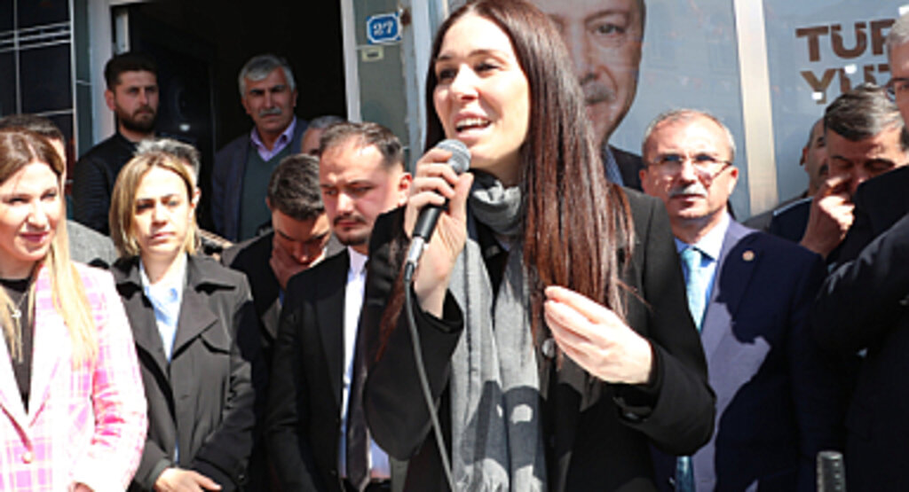 AK Parti'li Çiğdem Karaaslan: liderlerin görüşmek için sırada beklediği bir liderimiz var