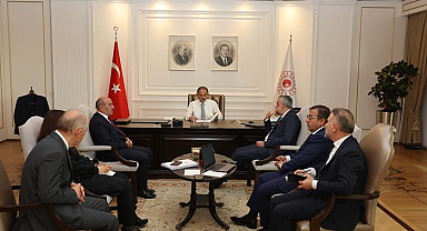 Bakan Özhaseki'den bakanlık bürokratlarıyla ilk toplantı: Önceliğimiz elbette afet bölgesi