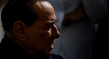 Eski İtalya Başbakanı Silvio Berlusconi hayatını kaybetti