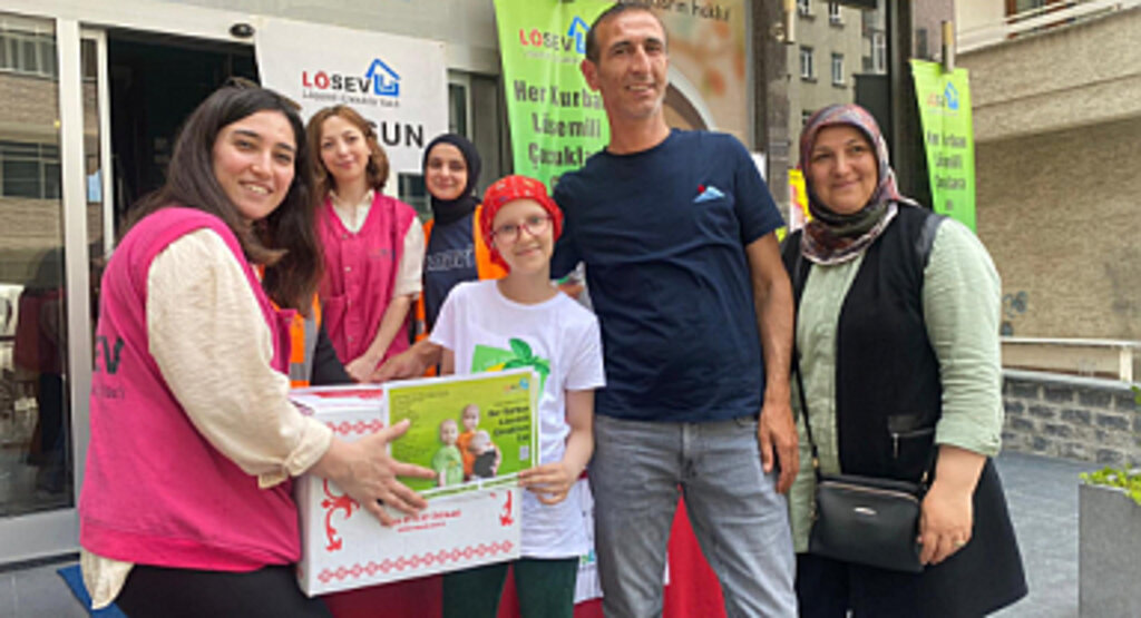 LÖSEV'den Et Desteği Devam Ediyor