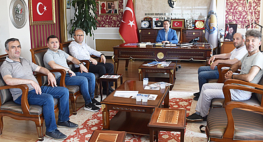 Okul müdürleri Çanakkale gezisinin ardından Yakakent Belediye Başkanı'nı ziyaret etti