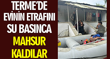 Samsun'da evlerinin etrafını su basınca mahsur kalan aile kurtarıldı