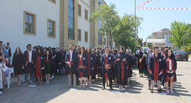OMÜ İletişim Fakültesinde mezuniyet töreni düzenlendi