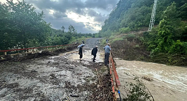 Samsun'un Tekkeköy ilçesinde sağanak, göçük ve toprak kaymasına neden oldu