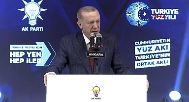 Cumhurbaşkanı Erdoğan, AK Parti 4. Olağanüstü Kongresi'nde salondakilere hitap ediyor