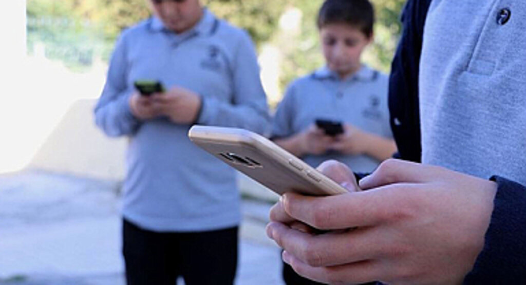 Brezilya'da İlk ve Orta Dereceli Okullarda Cep Telefonu Kullanımı Yasaklanıyor