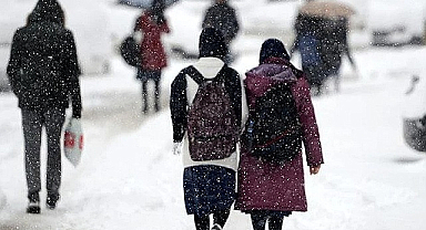 Ladik'te kar yağışı nedeniyle eğitime 1 gün ara verildi