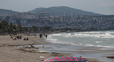 Samsun Valiliği'nden Denize Girmeyin Uyarısı: Karadeniz'de Tehlikeli Dalga ve Rüzgar Bekleniyor