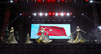 Samsun’da Halk Oyunları Festivali Coşkusu