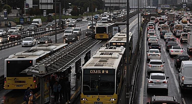 İstanbul'da 30 Yaş Üstü Öğrencilere İndirimli Ulaşım Hakkı Geri Verildi