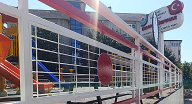 İlkadım’ın Parklarına Kırmızı-Beyaz Dokunuş: Duvarlar ve Oyun Grupları Yenileniyor