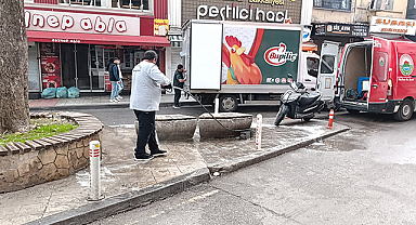 İlkadım'da Sokaklara Mobil Yıkama Aracıyla Deterjanlı Temizlik