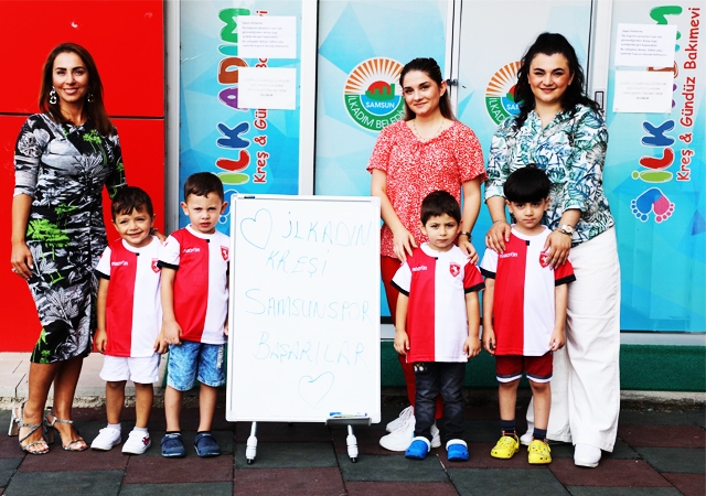 Minikler Giydikleri Kırmızı-Beyaz Formaları İle Samsunspor’a Moral Desteği Oldular