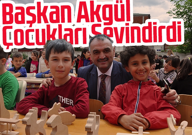 Başkan Akgül, Çocukları Sevindirdi