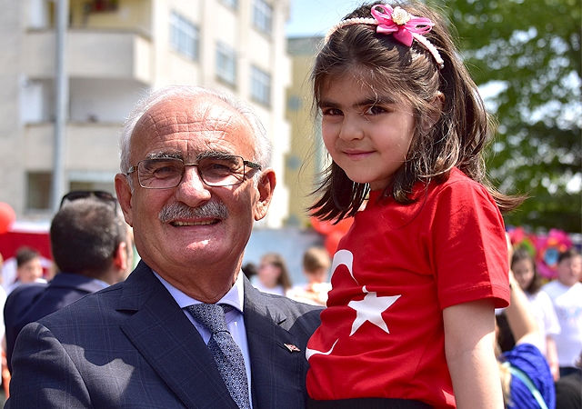Yılmaz'dan 23 Nisan Ulusal Egemenlik ve Çocuk Bayramı Mesajı