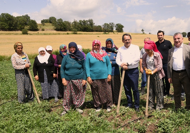 Büyükşehir çiftçinin yüzünü güldürdü